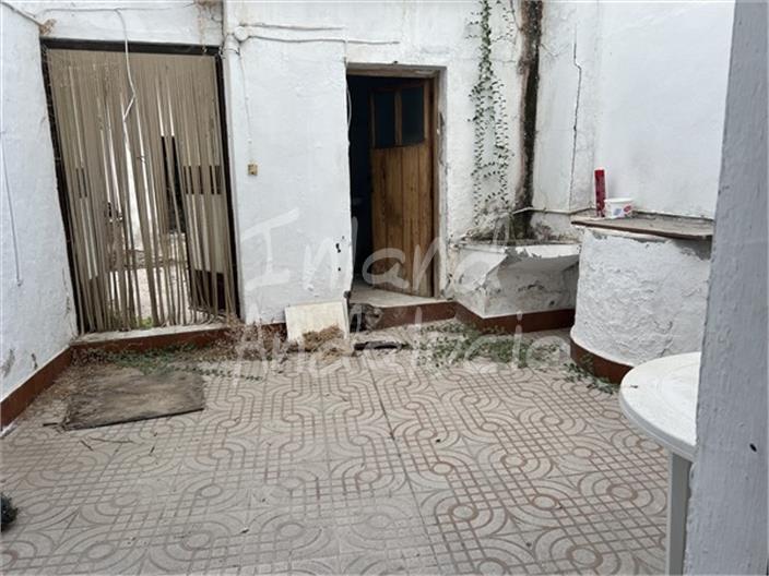 Image No.11-3 Bed House for sale