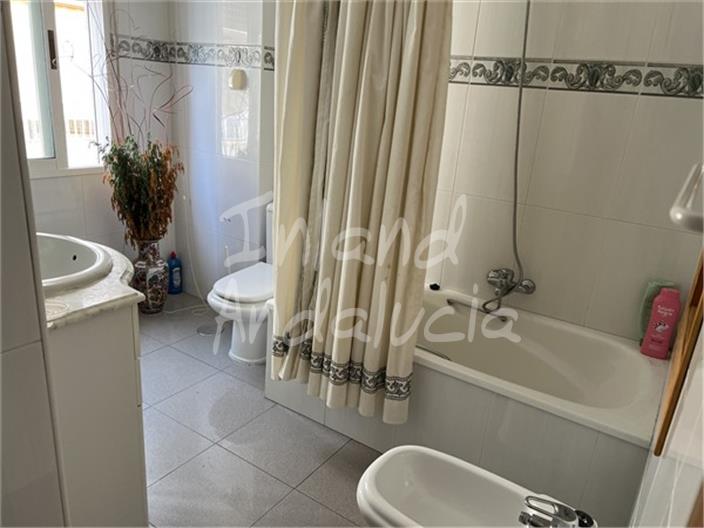 Image No.9-3 Bed House for sale