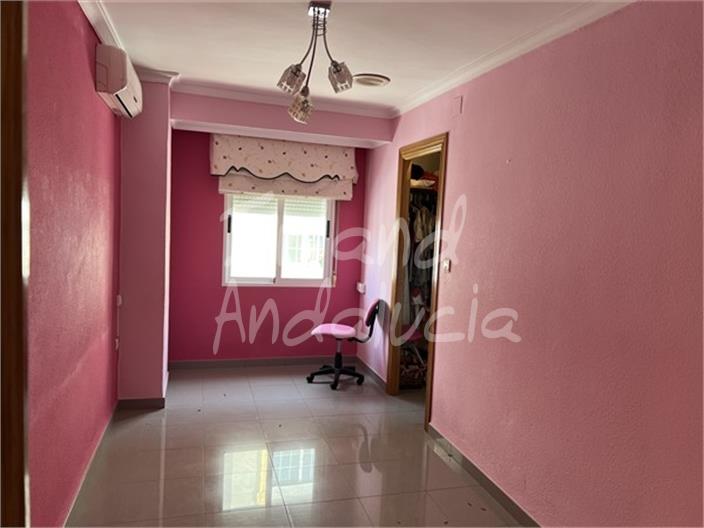Image No.10-3 Bed House for sale