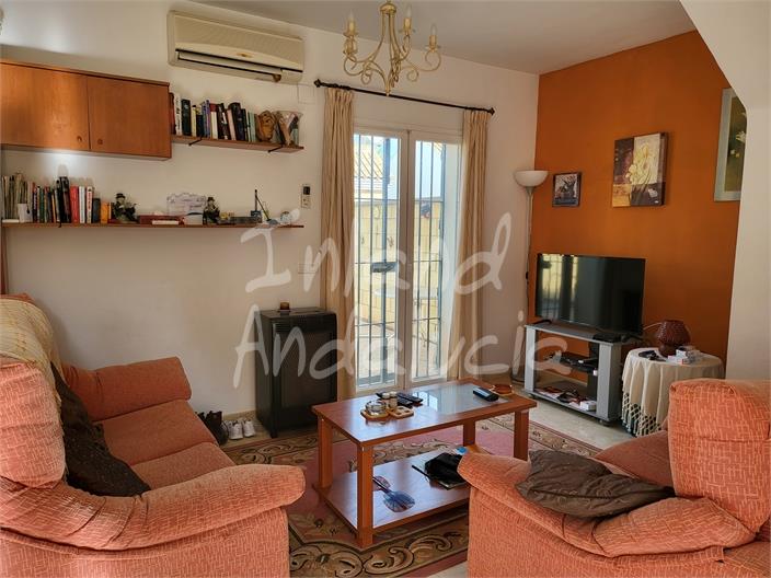 Image No.8-4 Bed House for sale