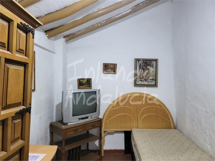 Image No.13-2 Bed House for sale