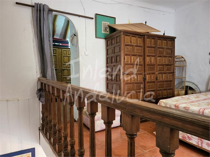 Image No.10-2 Bed House for sale