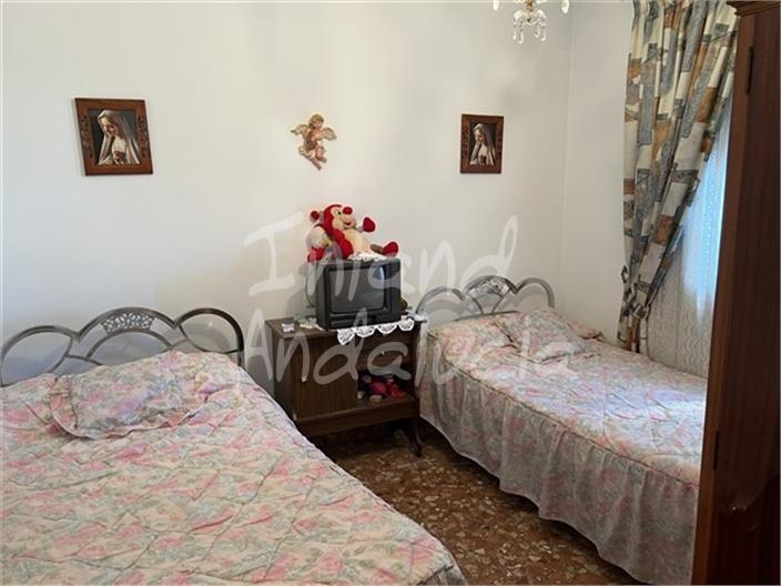 Image No.11-4 Bed House for sale