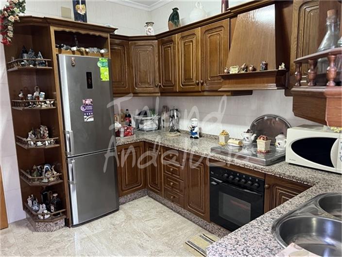 Image No.6-4 Bed House for sale