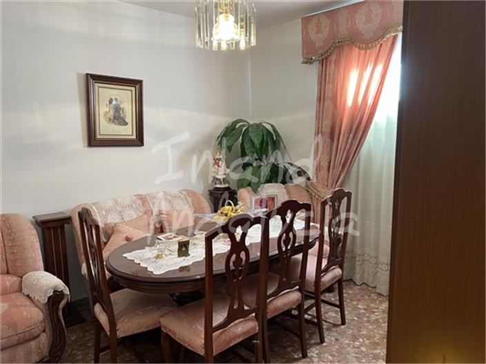 Image No.8-4 Bed House for sale