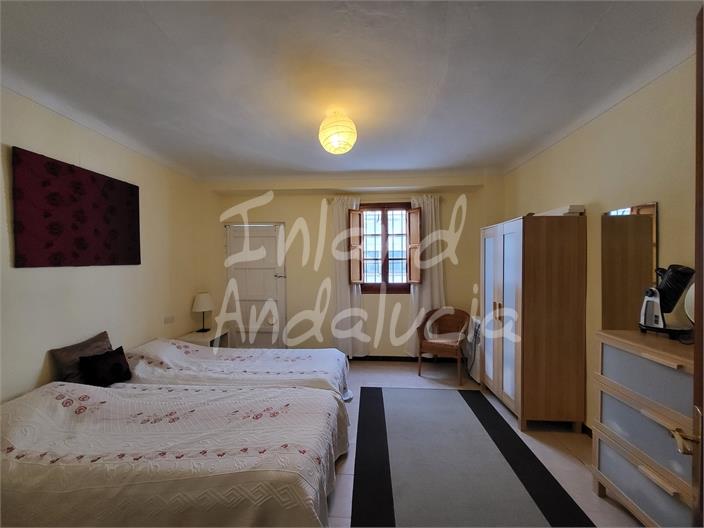 Image No.13-3 Bed House for sale