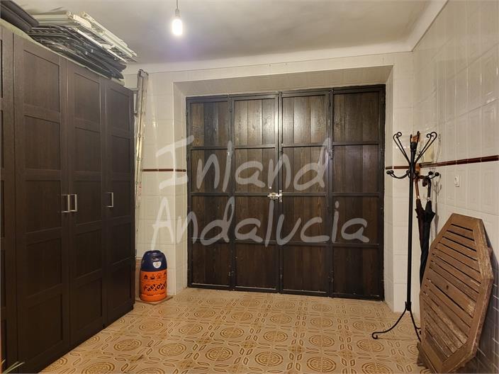 Image No.17-3 Bed House for sale