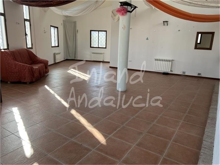 Image No.15-3 Bed House for sale