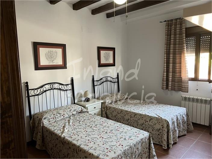 Image No.8-3 Bed House for sale