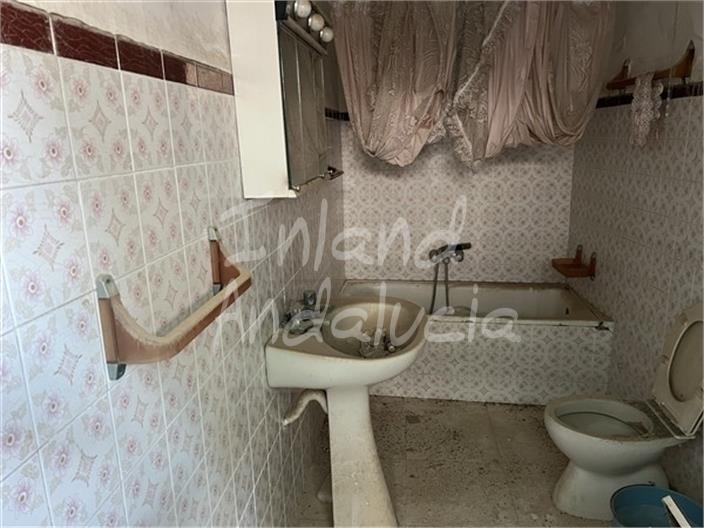 Image No.6-4 Bed House for sale