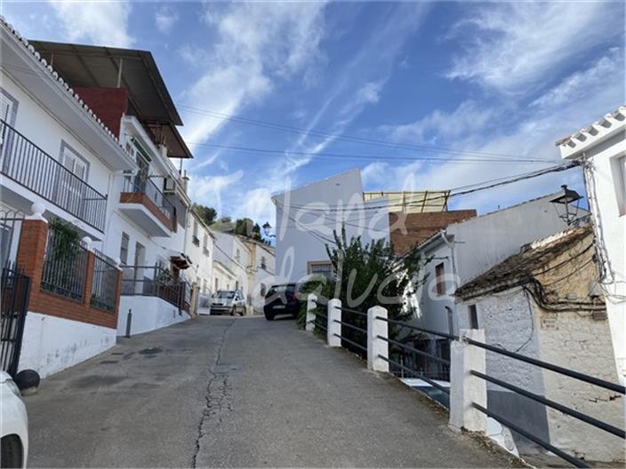 Image No.14-3 Bed House for sale