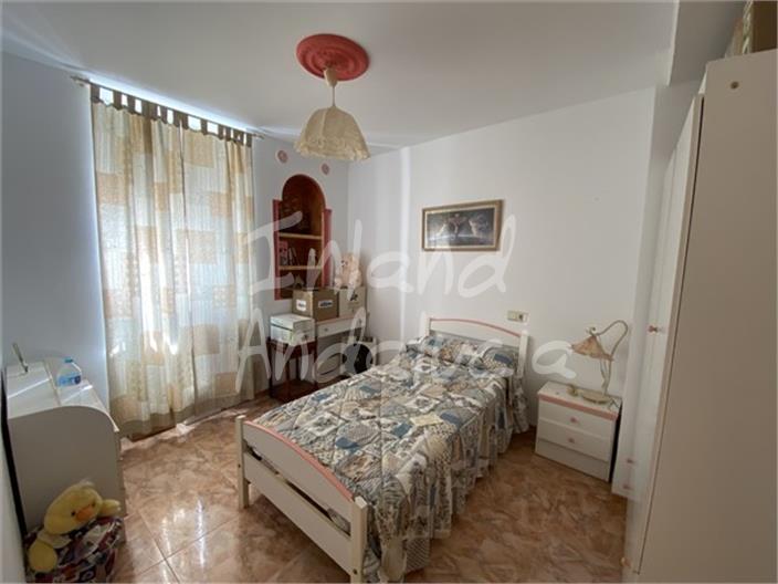 Image No.8-3 Bed House for sale