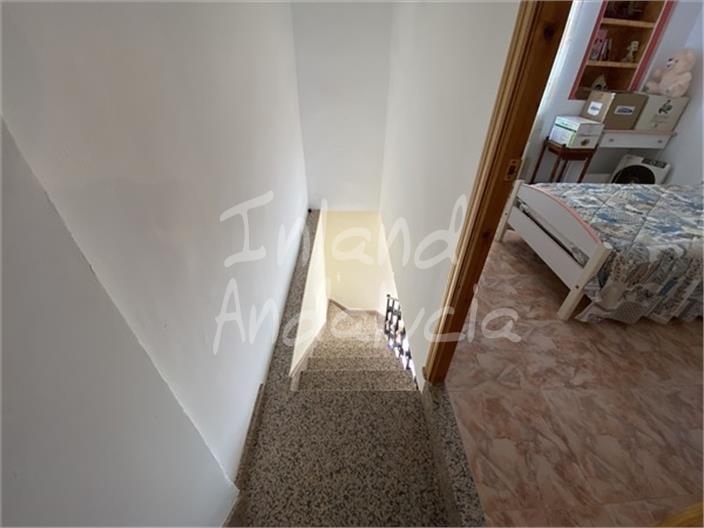 Image No.9-3 Bed House for sale