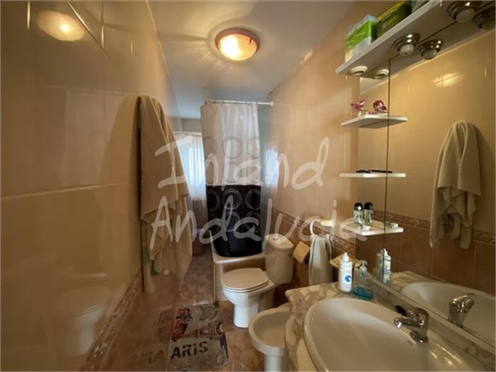 Image No.10-3 Bed House for sale