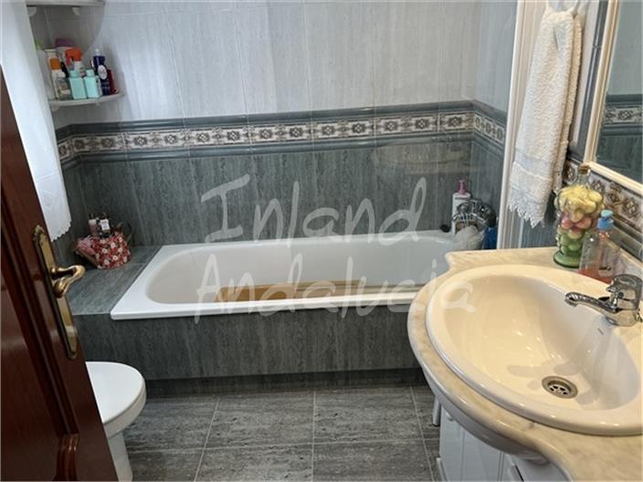 Image No.11-5 Bed House for sale