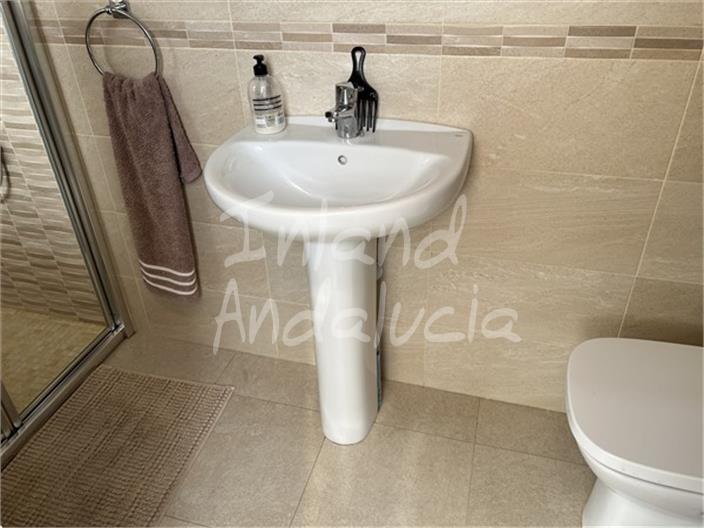 Image No.12-5 Bed House for sale