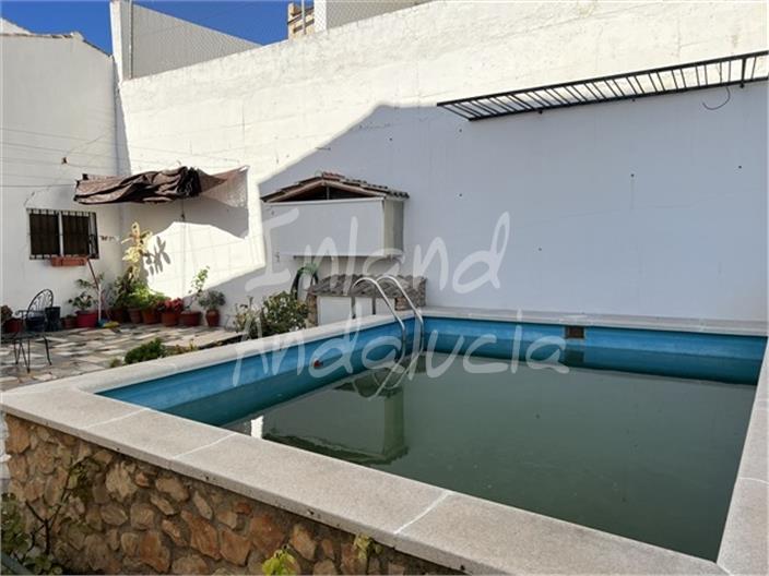 Image No.6-5 Bed House for sale