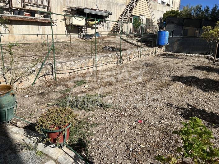 Image No.8-5 Bed House for sale