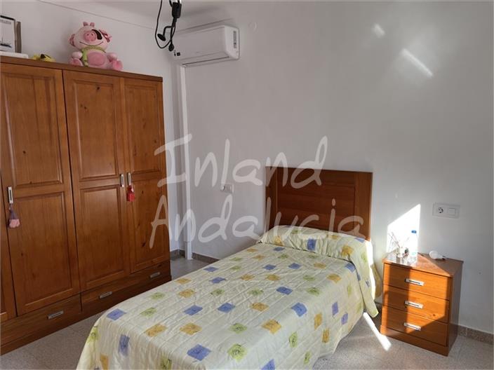 Image No.13-3 Bed House for sale