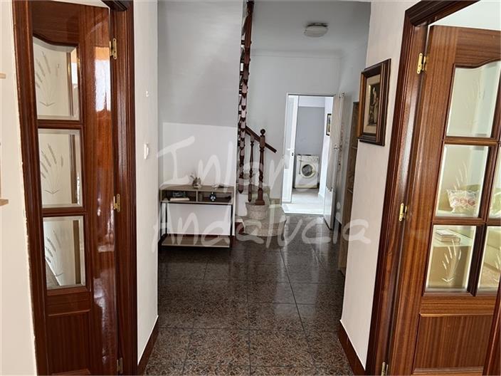 Image No.10-3 Bed House for sale