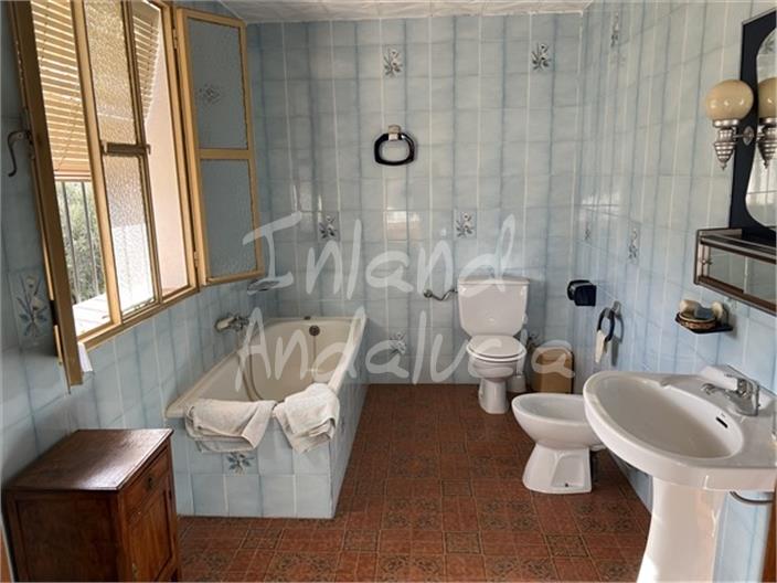 Image No.12-5 Bed House for sale