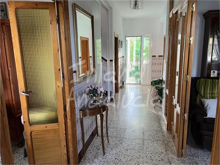 Image No.9-5 Bed House for sale