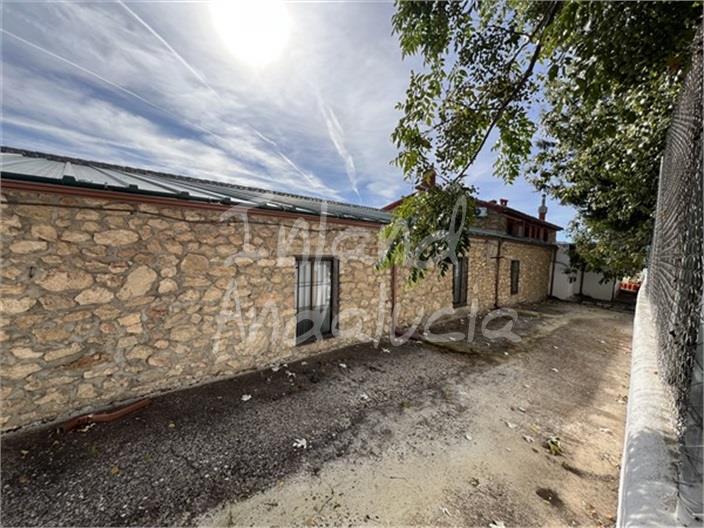 Image No.11-5 Bed Commercial for sale