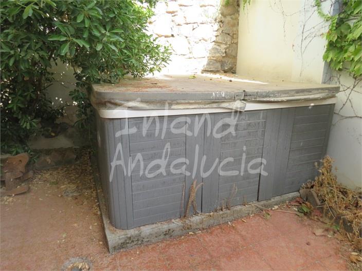 Image No.17-5 Bed Commercial for sale