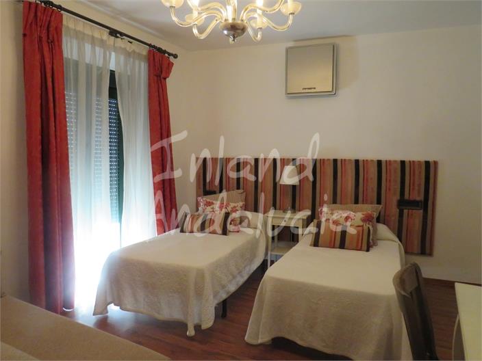 Image No.6-5 Bed Commercial for sale