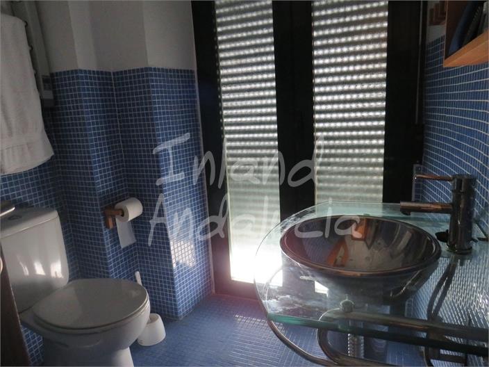 Image No.7-5 Bed Commercial for sale