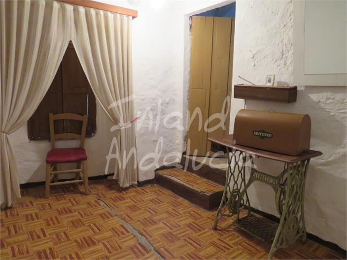 Image No.12-4 Bed House for sale