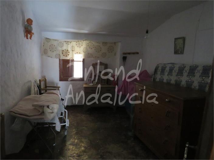 Image No.13-4 Bed House for sale