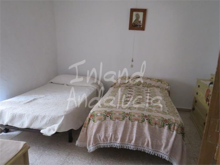 Image No.14-4 Bed House for sale