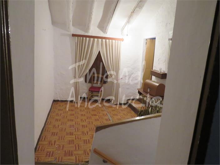 Image No.15-4 Bed House for sale