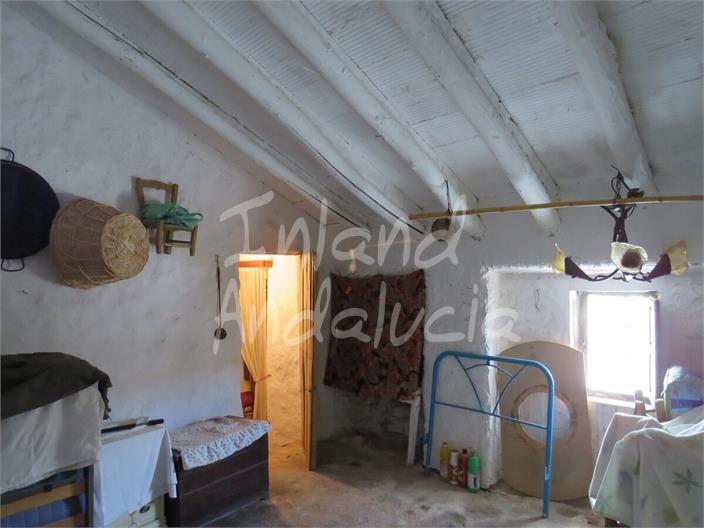 Image No.17-4 Bed House for sale