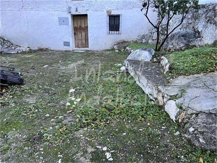 Image No.12-2 Bed House for sale