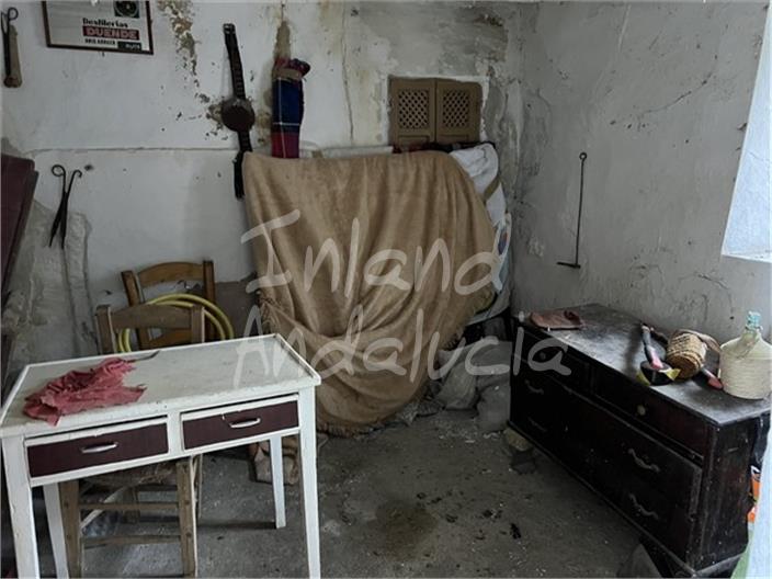 Image No.8-2 Bed House for sale