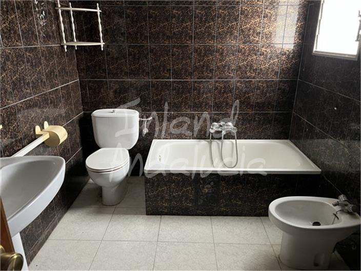 Image No.8-3 Bed House for sale