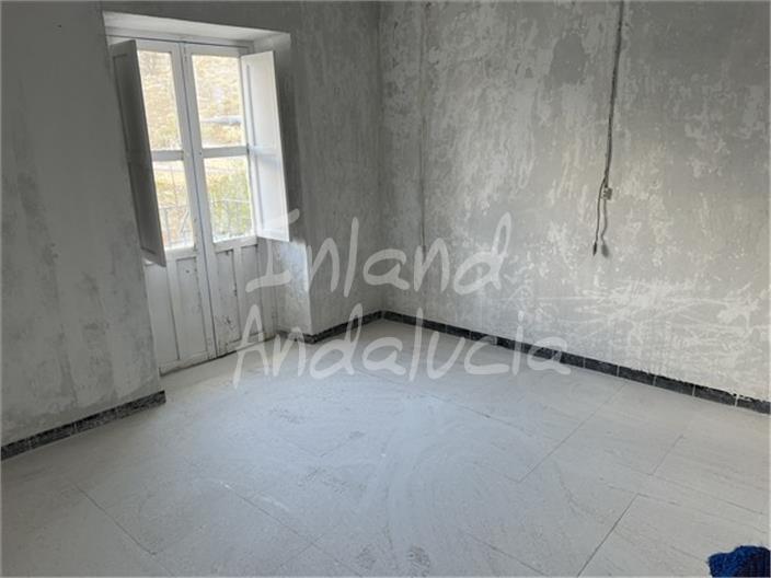 Image No.9-3 Bed House for sale