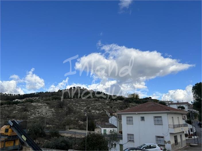 Image No.10-3 Bed House for sale