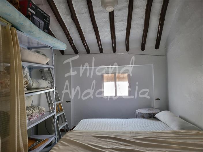 Image No.12-3 Bed House for sale