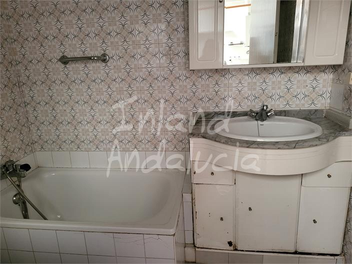 Image No.8-3 Bed House for sale