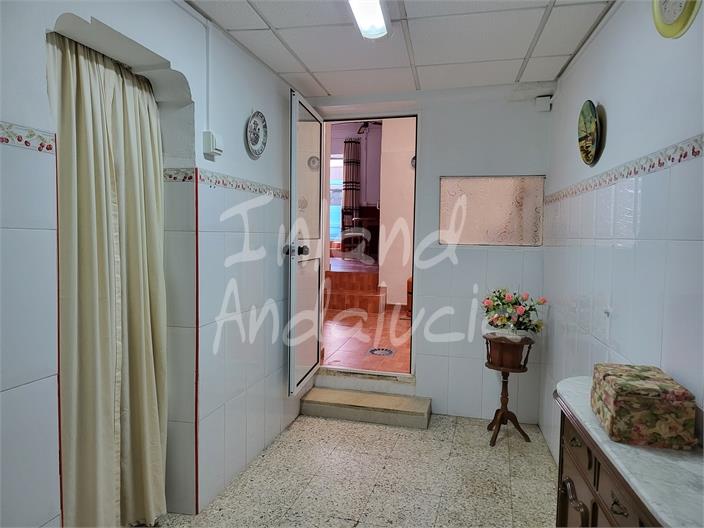 Image No.10-3 Bed House for sale