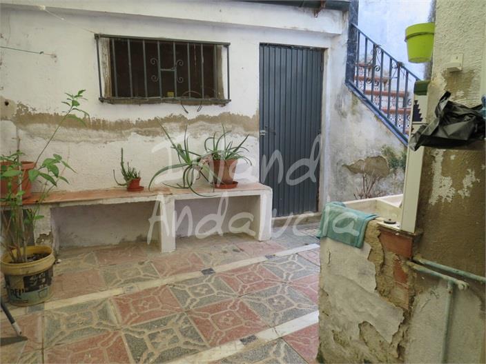 Image No.6-4 Bed House for sale