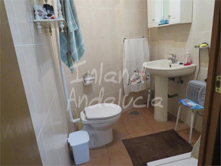 Image No.8-4 Bed House for sale