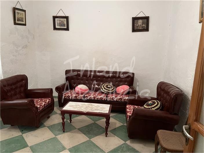 Image No.12-2 Bed House for sale