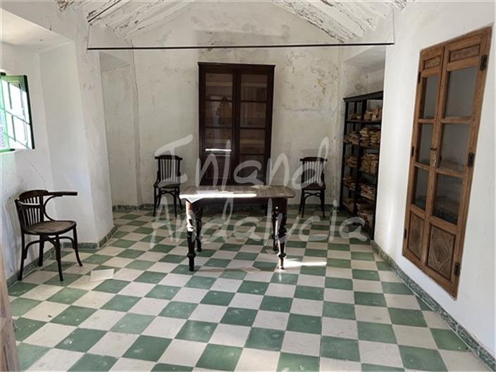 Image No.15-2 Bed House for sale