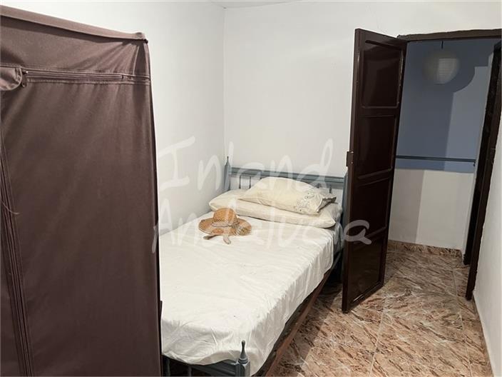 Image No.12-4 Bed House for sale