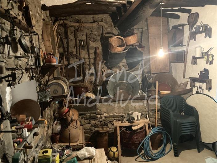 Image No.17-5 Bed House for sale