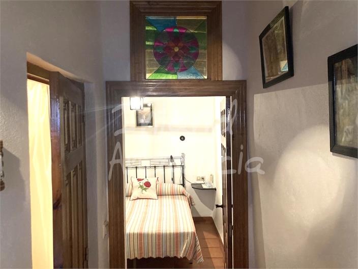 Image No.9-5 Bed House for sale
